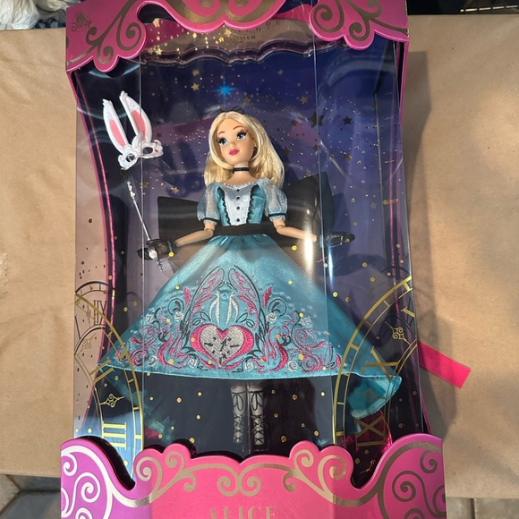 Alice Limited Edition Doll 12”
- Alice in Wonderland - Disney Designer - Picture 8 of 9